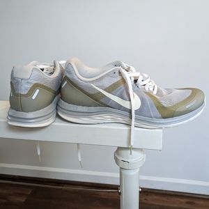 New without tags Nike Sneakers sz 9